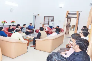 उद्यान मंत्री ने रायबरेली की जनसमस्याओं और विकास कार्यों पर ली अधिकारियों की क्लास, दिए आवश्यक दिशा-निर्देश