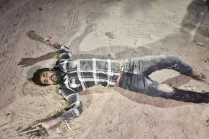 प्रयागराज:  गो तस्कर दो इनामी सगे भाइयों के साथ पुलिस की हुई मुठभेड़, दोनों के पैर में लगी गोली, गिरफ्तार 