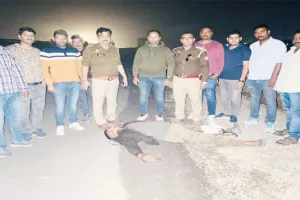 कानपुर: फर्जी पुलिस अधिकारी से असली पुलिस की फिर हुई मुठभेड़, पैर में लगी गोली, गिरफ्तार