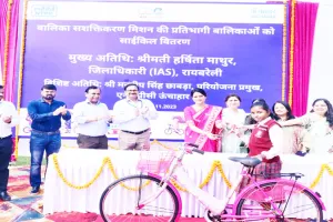 लक्ष्य तक पहुंचने के लिए चाहत पैदा करें बालिकाएं: जिलाधिकारी