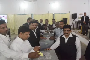 अयोध्या: कड़ी सुरक्षा व गहमागहमी में संपन्न हुआ बार एसोसिएशन का मतदान, 90 फीसदी मतदाताओं ने डाले वोट