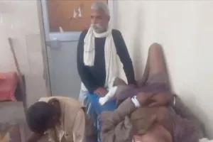 बहराइच: जमीनी विवाद में दबंगों ने पिता-पुत्र पर किया फरसे और बांके से हमला, चार घायल, हड़कंप