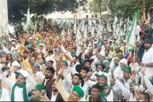 प्रयागराज: महाकुंभ को लेकर मकानों को तोड़े जाने का किसानों ने किया विरोध, बुलाई महापंचायत