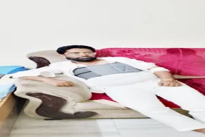 कुत्तों की लड़ाई में फंसा शख्स, घायल होकर पहुंचा ट्रामा, एक दिन में 60 लोग रेबीज का इंजेक्शन लगवाने पहुंचे अस्पताल