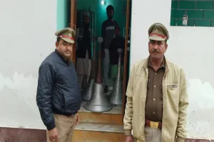 बहराइच: जिले में चला चेकिंग अभियान, धार्मिक स्थलों पर बिना अनुमति लगे लाउडस्पीकरों को पुलिस ने उतरवाया