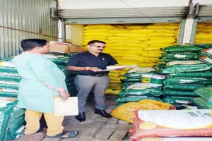 बहराइच: बिना लाइसेंस के खाद बिक्री करता मिला दुकानदार, दुकान सील, हड़कंप