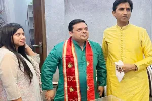 गाजियाबाद: दीपावली पर कवि कुमार विश्वास ने पीड़ित डॉक्टर से मिटाए गिले-शिकवे, मुलाकात कर मांगी माफी, हुई सुलह