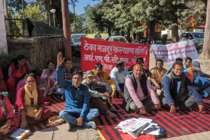 रामनगर: मोहान आयुर्वेदिक फैक्ट्री में धरने के साथ गरजे श्रमिक 