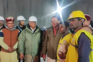 उत्तरकाशी: Video - आखिरकार 17 बाद मिली कामयाबी, सुरंग से सभी 41 श्रमिक किए गए रेस्क्यू 