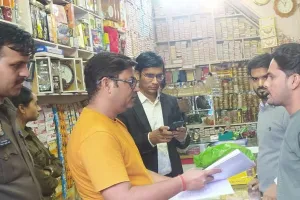 पीलीभीत: कॉस्मेटिक दुकानों पर ब्रांडेड उत्पादों की आड़ में बिकता मिला नकली माल, हो जाएं सावधान..जानिए मामला