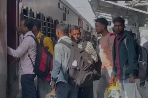 बरेली: त्योहारी सीजन में कई दर्जन स्पेशल ट्रेनें...फिर भी यात्रियों की फजीहत