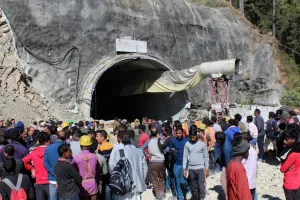 उत्तरकाशी टनल हादसा: सुरंग में फंसे श्रमिकों से बात करने के बाद परिवारों ने कहा- उनकी शक्ति कम हो रही है 