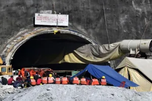 उत्तरकाशी सुरंग हादसा: फंसे हुए श्रमिकों को शीघ्र बाहर निकालने के लिए अपने देवता से प्रार्थना कर रहे हैं स्थानीय निवासी 