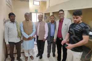 एलयू के आचार्य नरेन्द्र देव हॉस्टल पहुंचे नेपाली सांसद, 59 नंबर कमरा देखकर हुए भावुक