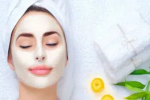 सर्दियों में फीकी पड़ गई है आपकी त्वचा की चमक, अपनाएं ये नेचुरल फेस पैक