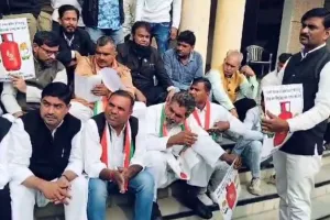 अमरोहा: गैस सिलेंडर के दाम कम कराने को लेकर कांग्रेस का प्रदर्शन