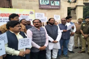 केजीएमयू : शिक्षकों की भर्ती मामले में नहीं हुई कार्रवाई, शांति मार्च निकाल कर जताया विरोध