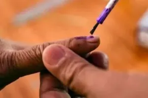 CG Election 2023 Live: शाम 5 बजे तक 68 फीसदी वोटिंग, वोट देने आई महिला की मौत