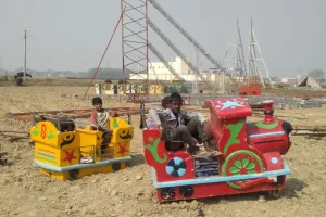 बरेली: चौबारी मेले को लेकर घाट पर तैयारियां शुरू, झूले और सर्कस के साथ लगने लगीं दुकानें 