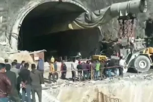 सुरंग में फंसे 41 श्रमिकों की सुरक्षित निकासी के लिए विभिन्न संगठनों ने की पूजा 