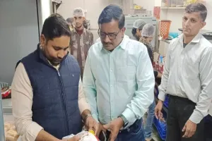 मुरादाबाद : हलाल उत्पादों को लेकर खाध सुरक्षा विभाग की छापेमारी, मचा हड़कंप