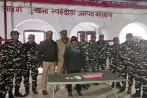 बहराइच: भारत-नेपाल सीमा पर सवा दो किलो चरस के साथ तस्कर गिरफ्तार