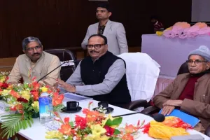 एक माह तक अस्पताल रहें अलर्ट, अयोध्या में बोले ब्रजेश पाठक- आरक्षित किए जाएं 300 बेड