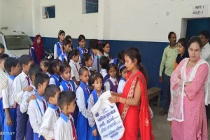 बहराइच: प्लास्टिक मुक्त नगर पालिका के  कर्मचारियों ने लिए निकाली रैली