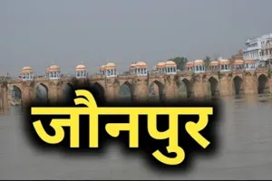 जौनपुर: डीएम दफ्तर के सामने दंपती ने किया आत्मदाह का प्रयास, जानें वजह