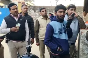 अयोध्या: राम जन्मभूमि परिसर के निकट पकड़ा गया संदिग्ध, खुफिया एजेंसी कर रही पूछताछ