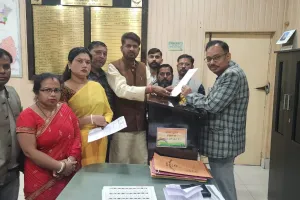 रुद्रपुर: नये मतदाता कार्ड में गड़बड़ी से कांग्रेसियों में आक्रोश, प्रदर्शन