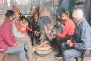 अमरोहा: कड़ाके की ठंड से ठिठुरे लोग, सूर्य ने नहीं दिए दर्शन 
