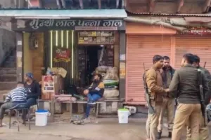 Agra IT Raid : मुंशी पन्ना के ठिकानों पर टीम कर रही छापेमारी, टैक्स चोरी का मिला है इनपुट  