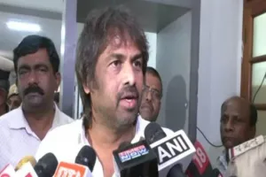 कर्नाटक सरकार: मंत्री मधु बंगारप्पा की कार ट्रक से टकराई, बाल-बाल बचे