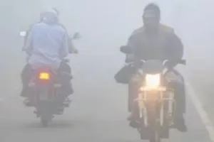 UP weather : पहाड़ों पर बर्फबारी ने बढ़ाई ठंड, ठंडी हवाएं चलने से गिरा पारा 