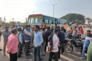 बरेली: ट्रैफिक पुलिस की वसूली से बचने को मोड़ी बाइक तो रोडवेज बस ने कुचला