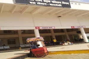 पीएम मोदी की अयोध्या रैली यात्रियों के लिए बनी मुसीबत, जिले में ढूंढे नहीं मिल रहीं गाड़ियां 