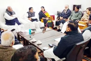 विपक्षी दल:  संसद के शीतकालीन सत्र में आगे की रणनीति पर की चर्चा 