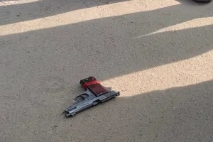 लखनऊ में सड़क पर पड़ा मिला पिस्टल, इलाके में सनसनी 