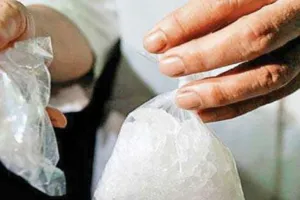 बरेली: एएनटीएफ से छात्र कर रहे थे स्मैक का ''सौदा'',काली पन्नी में टोपी रख कर पहुंचे थे डील करने