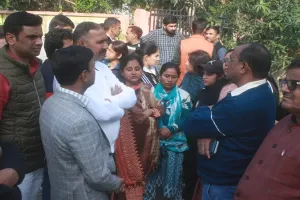 अमरोहा: फंदे पर लटका मिला सरकारी शिक्षिका का शव, जानिए पूरा मामला 