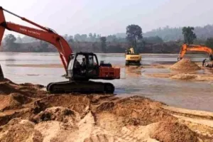 Banda News: नदी की जलधारा में मिला अवैध खनन, लेखपाल, कानूनगो व चौकी इंचार्ज निलंबित