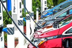 यूपी के चार एक्सप्रेसवे पर बनेंगे चर्जिंग स्टेशन, सरकार देगी 10 साल की लीज पर इतने वर्ग फुट जमीन