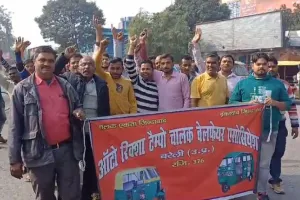 बरेली: 'मानको का हवाला देकर किया जा रहा टेंपो चालकों को परेशान', विरोध प्रदर्शन कर निकाली रैली 