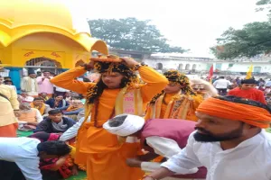 अयोध्या: चित्रकूट से खड़ाऊ लेकर भरत कुंड पहुंची भरत यात्रा, हुआ स्वागत