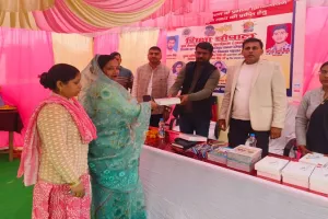 बहराइच: शिक्षा चौपाल में अभिभावक और छात्रों को किया सम्मानित, शिक्षकों को मिला टैबलेट 