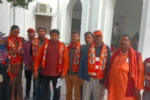 बहराइच: अयोध्या में बने बाला साहब ठाकरे का स्मारक स्थल, शिव सैनिकों ने उठाई मांग, प्रदर्शन कर सौंपा ज्ञापन