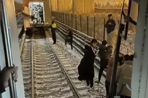 China: बीजिंग में भारी हिमपात के बीच रेल दुर्घटना में 515 यात्री घायल 