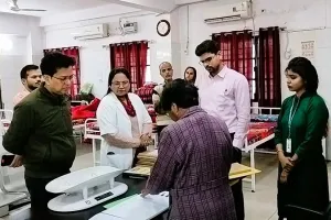 मुरादाबाद : जिला अस्पताल में गायब मिले चिकित्सक, अभिलेख भी अधूरे