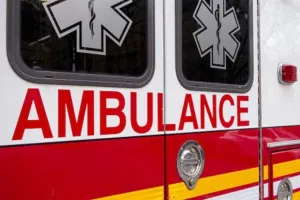 बागेश्वर: मरीज को लेकर जा रहा एंबुलेंस चालक शराब पीकर सो  गया, मरीज के परिजन करते रहे मिन्नते